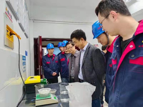 集團公司總工程師到建材公司調(diào)研 集團公司總工程師到建材公司調(diào)研