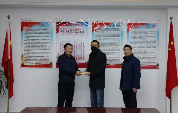 集團(tuán)公司黨委委員、副總經(jīng)理胡新付到公司走訪慰問