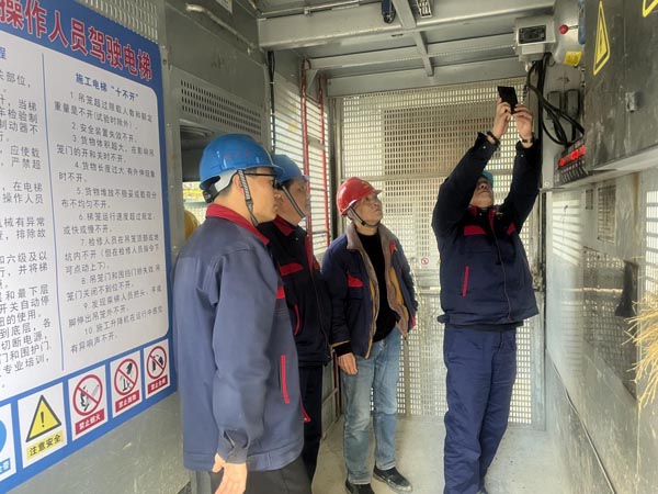 第二建筑工程事業(yè)部開(kāi)展建筑起重機(jī)械安全專項(xiàng)檢查 第二建筑工程事業(yè)部開(kāi)展建筑起重機(jī)械安全專項(xiàng)檢查