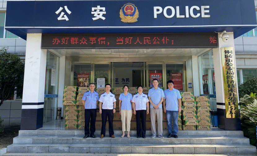 公司到經(jīng)開區(qū)消防大隊(duì)及經(jīng)開區(qū)公安分局開展高溫慰問(wèn) 公司到經(jīng)開區(qū)消防大隊(duì)及經(jīng)開區(qū)公安分局開展高溫慰問(wèn)